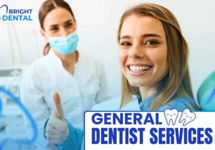 General dentist in Des Plaines performing routine dental exam